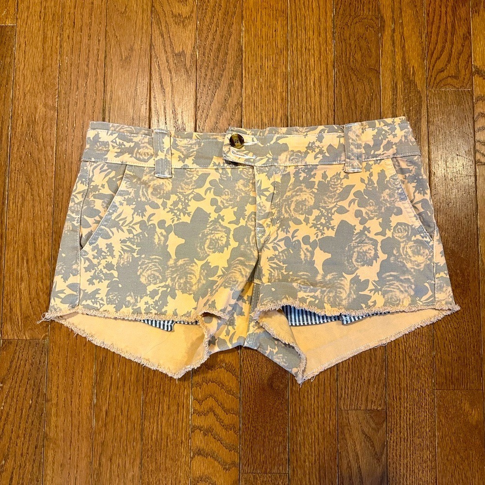 BKE Casuals‎ Piper Jr shorts Size 27 peach floral